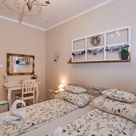 Abraham Vintage Szobak & Apartmanok Pécs Exteriör bild