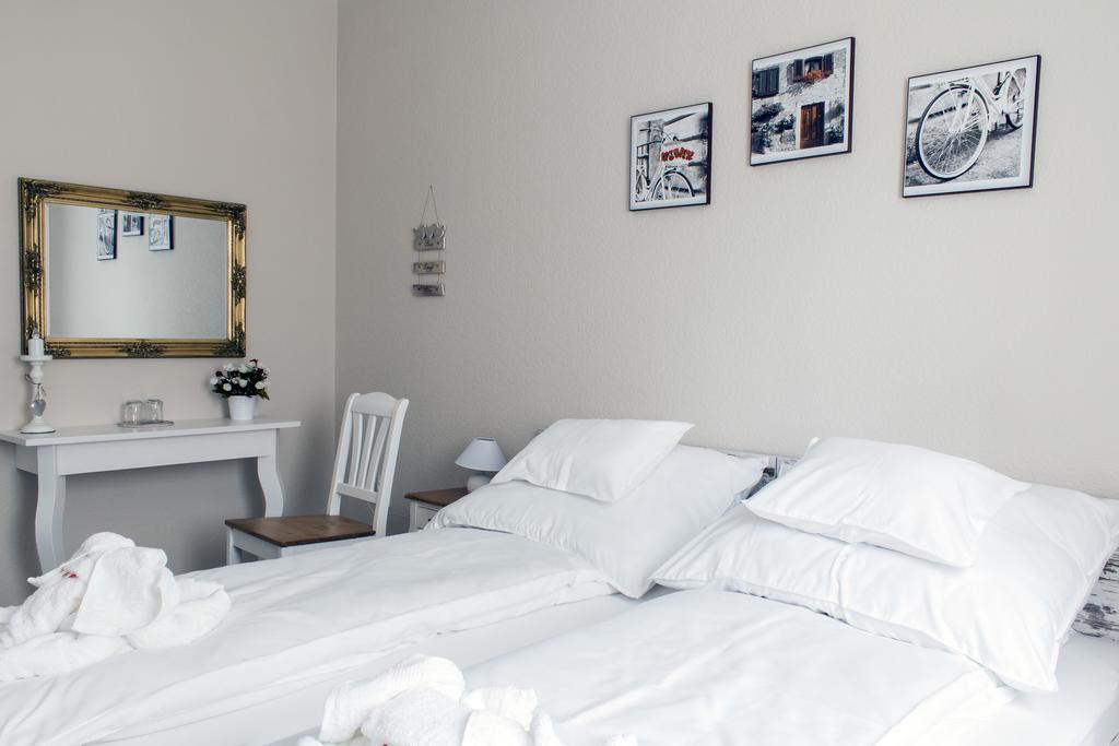 Abraham Vintage Szobak & Apartmanok Pécs Exteriör bild