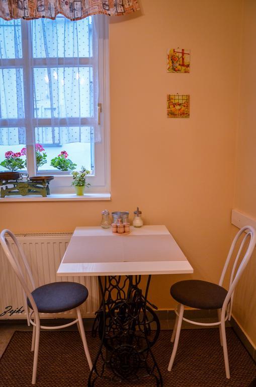 Abraham Vintage Szobak & Apartmanok Pécs Exteriör bild