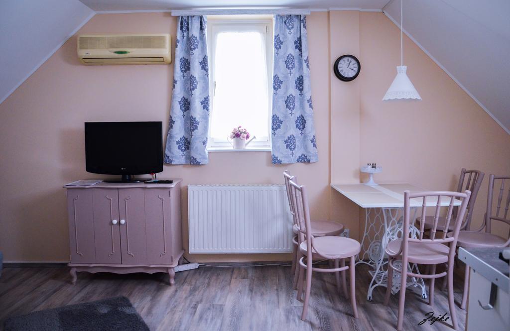 Abraham Vintage Szobak & Apartmanok Pécs Exteriör bild