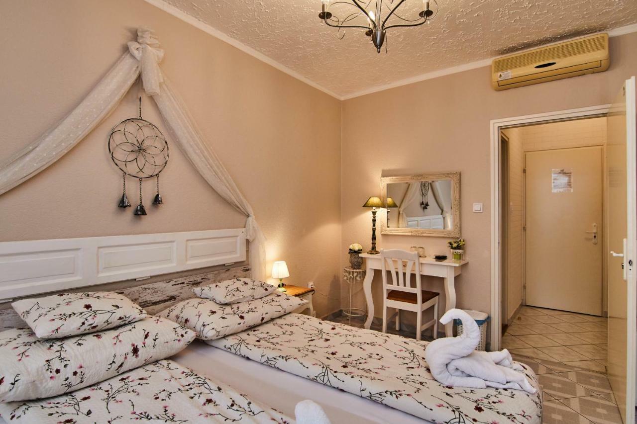 Abraham Vintage Szobak & Apartmanok Pécs Exteriör bild