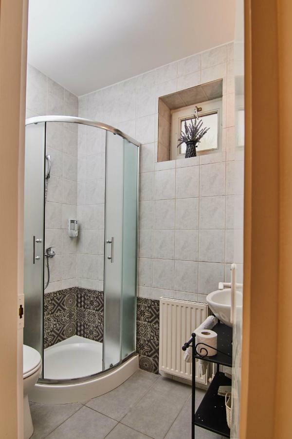 Abraham Vintage Szobak & Apartmanok Pécs Exteriör bild