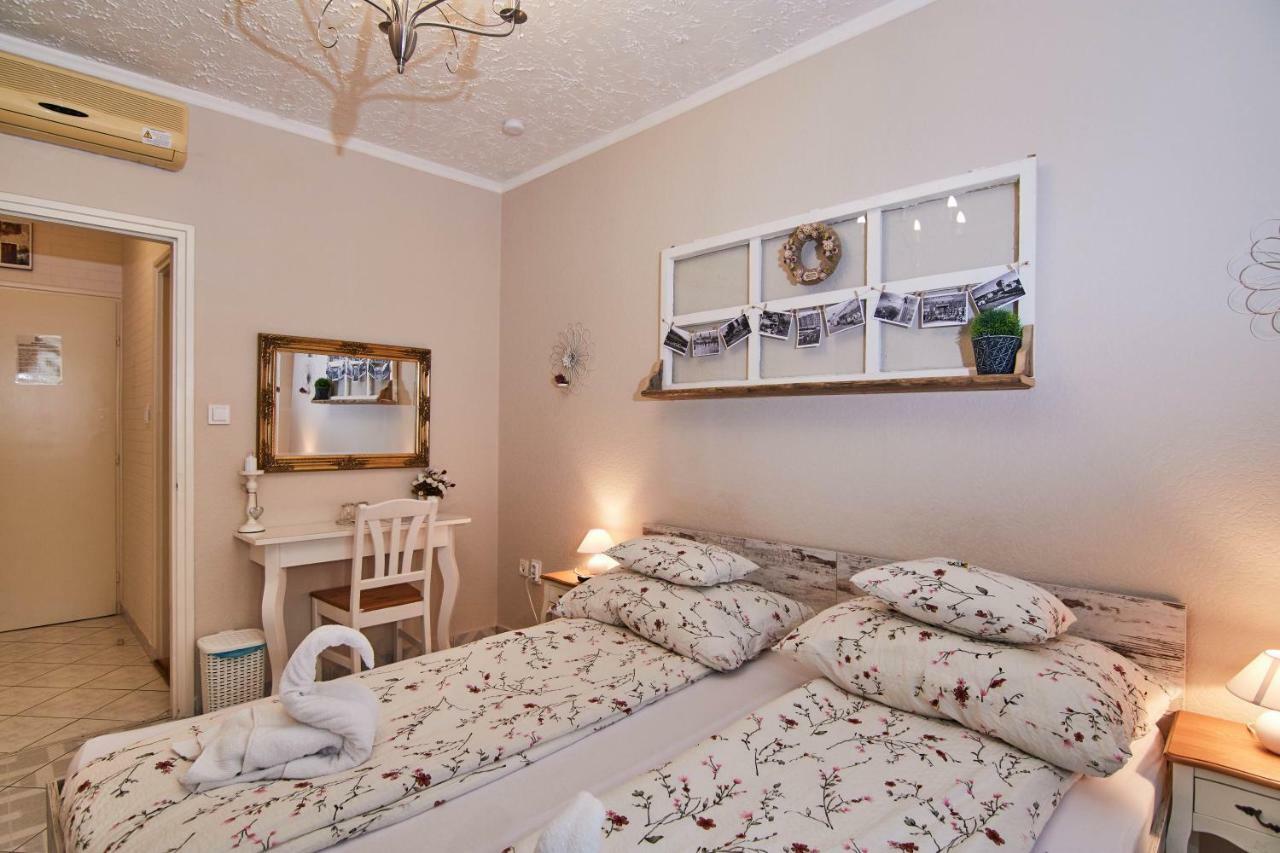Abraham Vintage Szobak & Apartmanok Pécs Exteriör bild