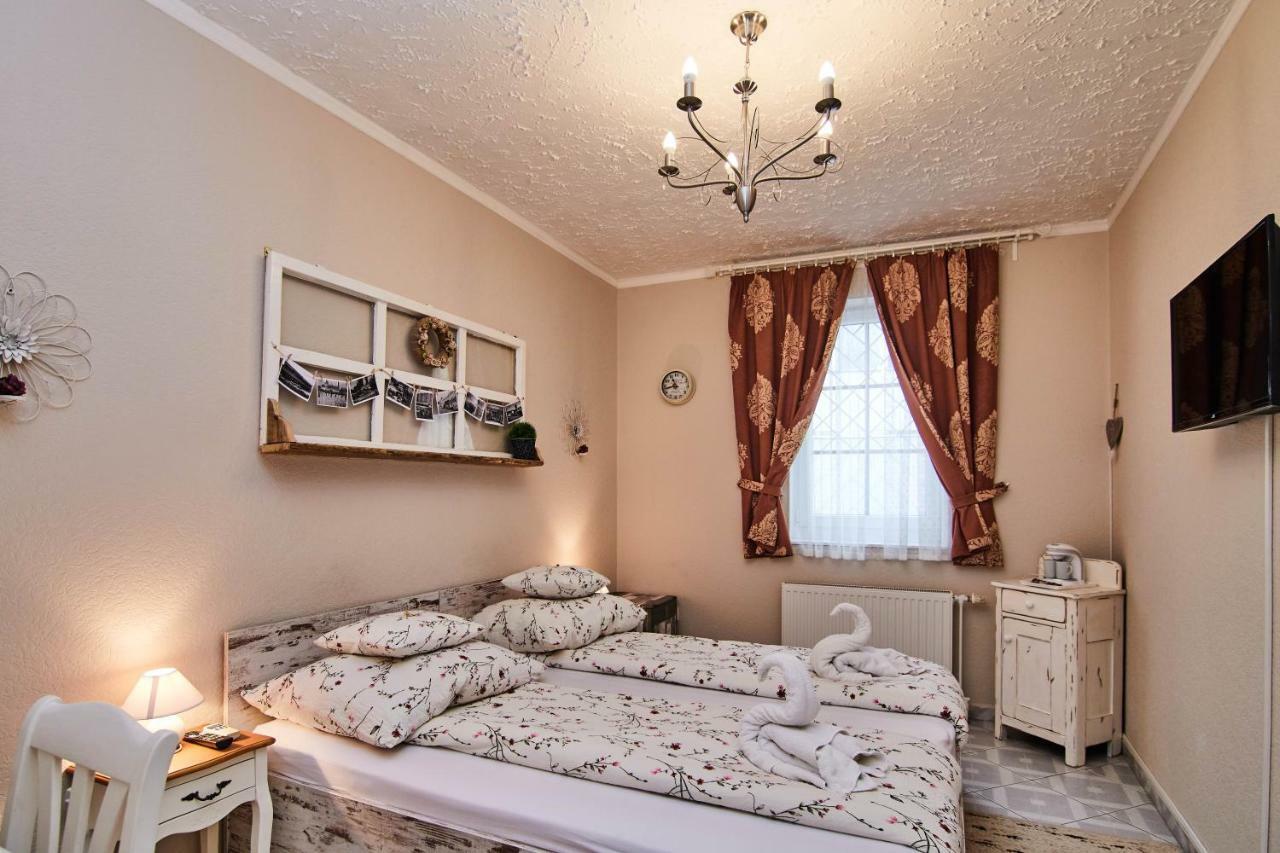 Abraham Vintage Szobak & Apartmanok Pécs Exteriör bild