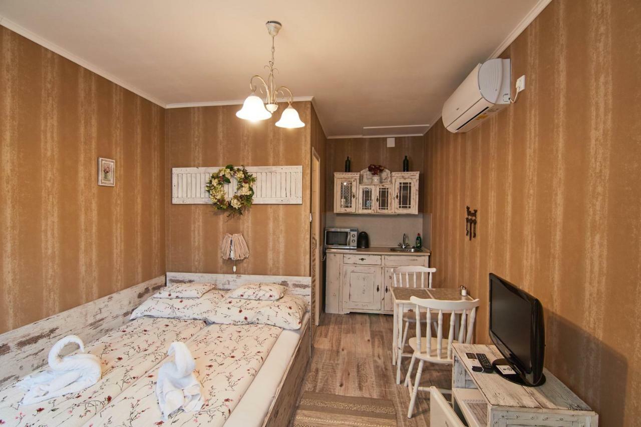 Abraham Vintage Szobak & Apartmanok Pécs Exteriör bild